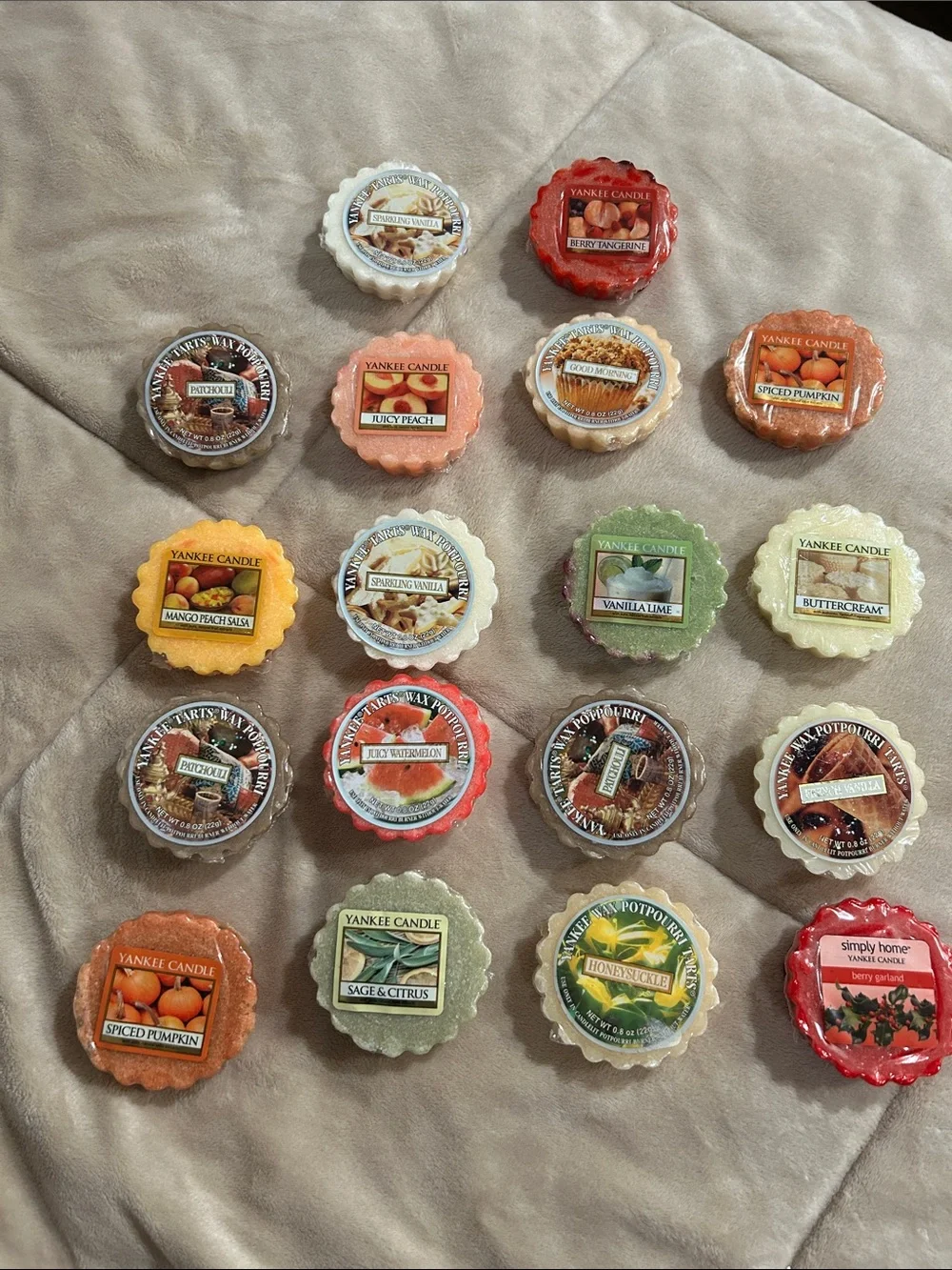 NWT Yankee Candle Wax Melt 18 Piece Sampler Pack - Assorted Scents